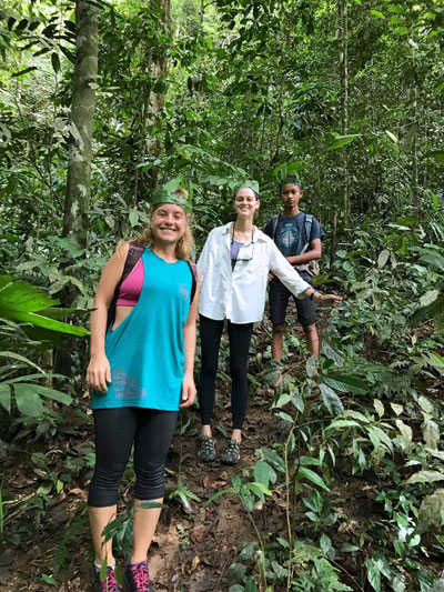 Guide Fabio with guests.