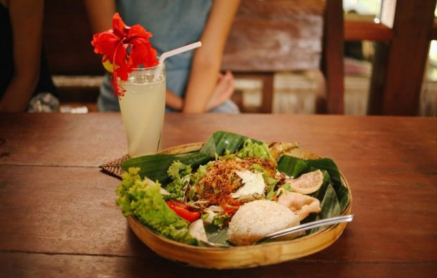 Nasi goreng and a lemon juice, anyone?