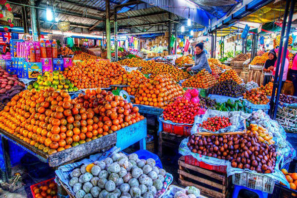 Berastagi fruit market is famous throughout Indonesia